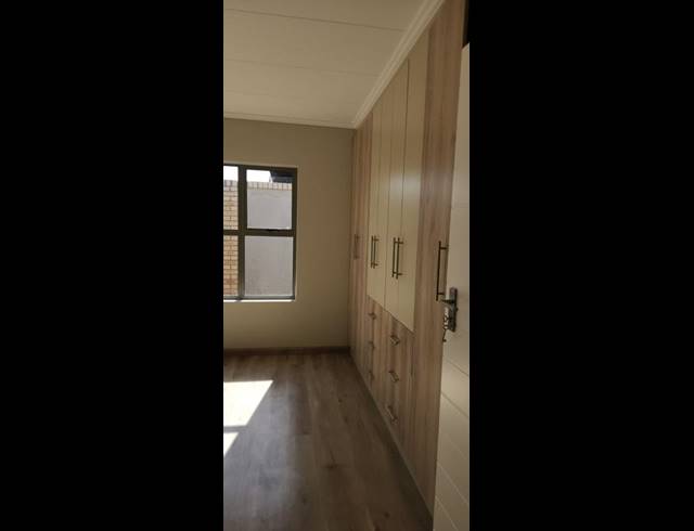 2 BEDROOM HOUSE FOR SALE IN SECUNDA CENTRAL